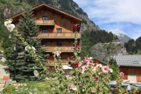 Duplex Carline 185m2 - 7 rooms - Living room with large fireplace and frame Champagny-En-Vanoise